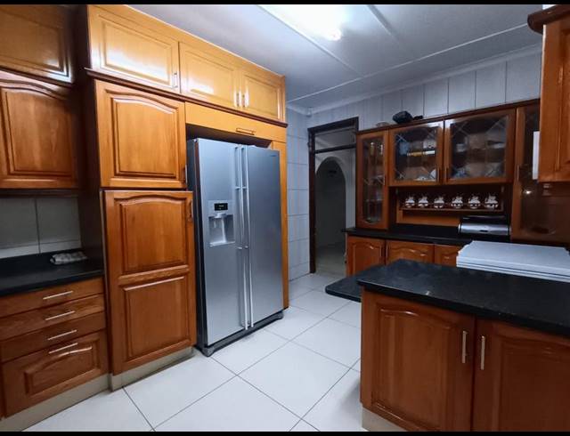 4 BEDROOM HOUSE FOR SALE IN RIYADH